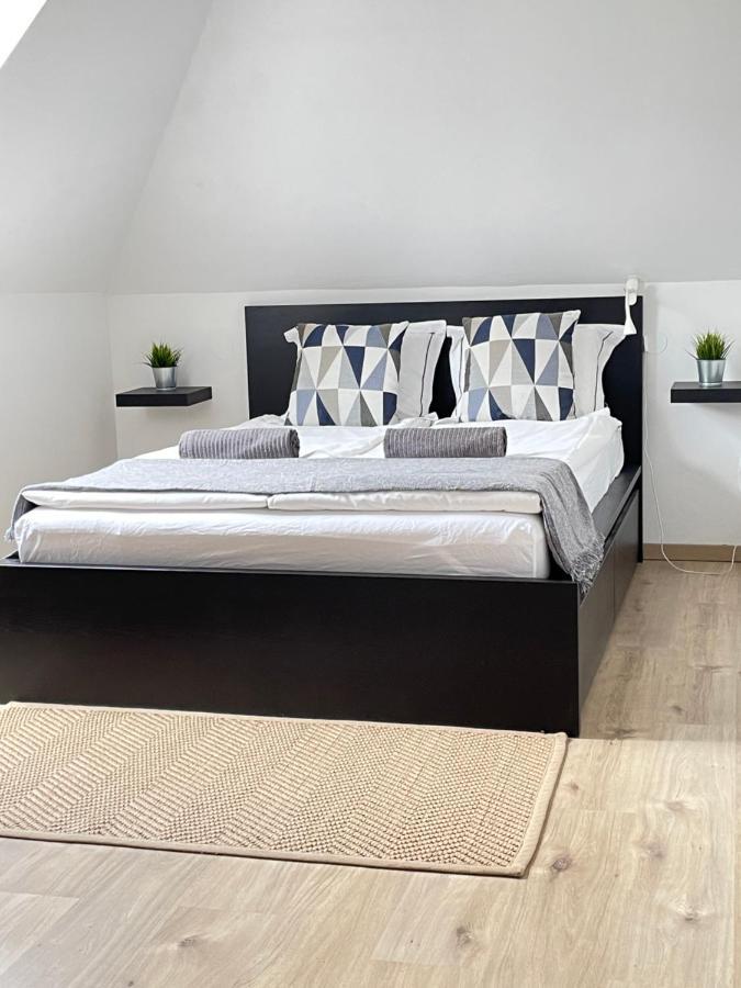 Hencz Vendeghaz Hotel Балатонакаратя Екстериор снимка
